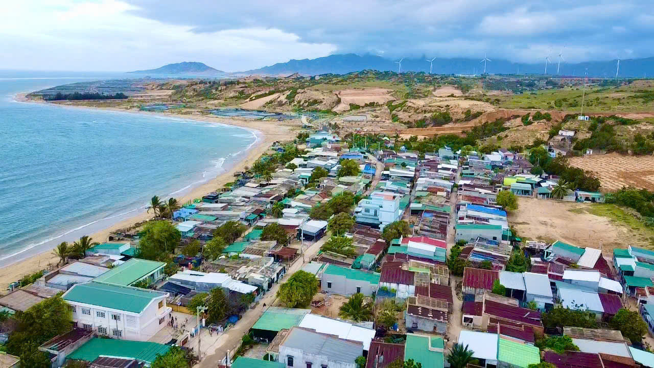 Tại phiên bế mạc chiều 30/11/2024, Quốc hội đã thông qua Nghị quyết đồng ý tiếp tục chủ trương đầu tư dự án điện hạt nhân Ninh Thuận. Như vậy, dự án điện hạt nhân Ninh Thuận được khởi động lại sau 8 năm tạm dừng. Địa điểm xây dựng dự án điện hạt nhân Ninh Thuận 1 và 2 được quy hoạch tại vị trí cũ trước đây, tại thôn Vĩnh Trường, xã Phước Dinh, huyện Thuận Nam và thôn Thái An, xã Vĩnh Hải, huyện Ninh Hải.