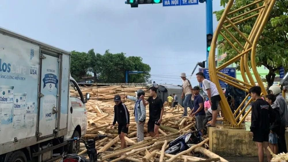 Hiện trường vụ tai nạn. Ảnh: T.N Hiện trường vụ tai nạn. Ảnh: T.N