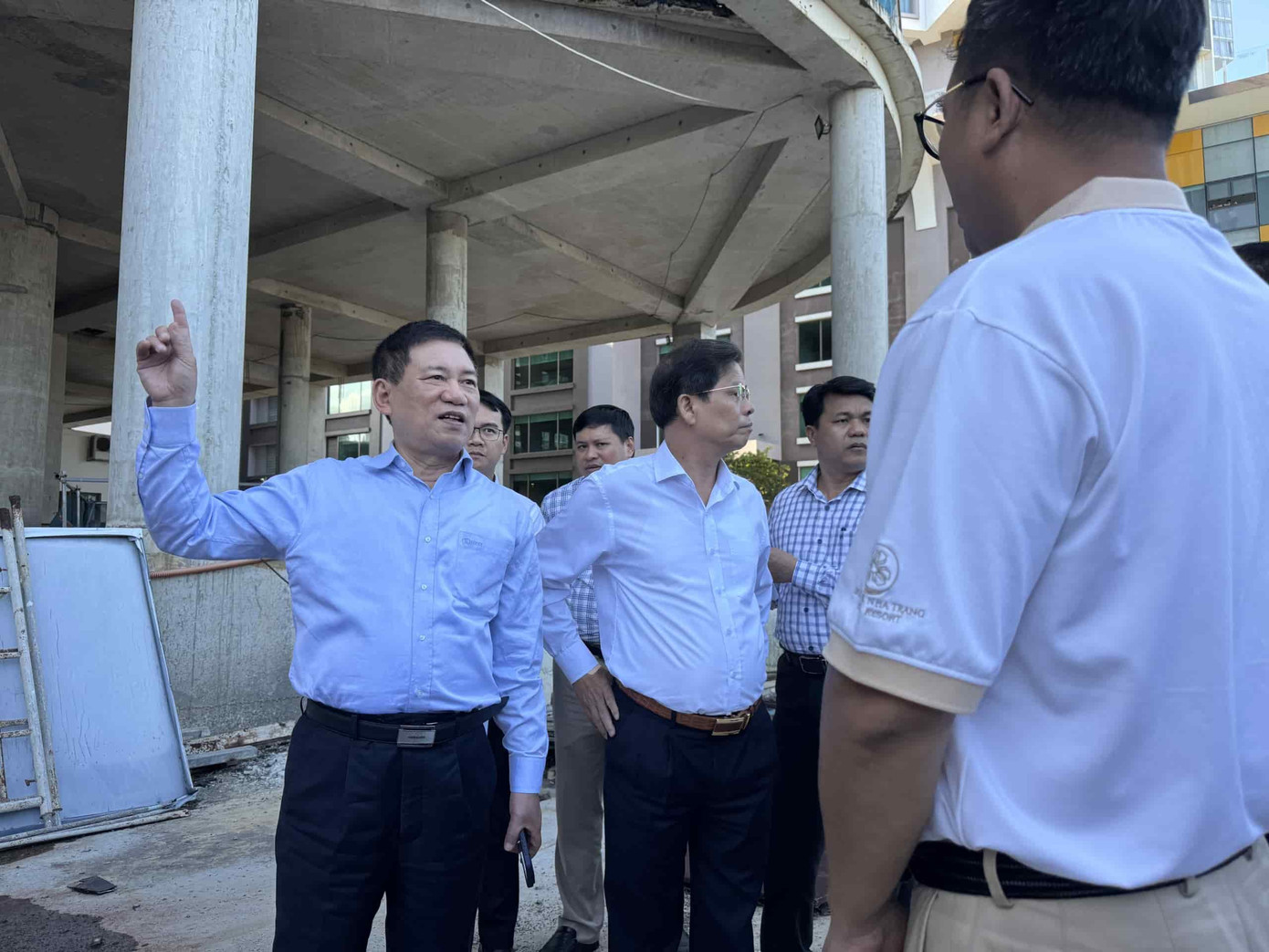 Phó Thủ tướng Hồ Đức Phớc (bên trái ảnh) kiểm tra tại dự án Tropicana Nha Trang. Phó Thủ tướng Hồ Đức Phớc (bên trái ảnh) kiểm tra tại dự án Tropicana Nha Trang.