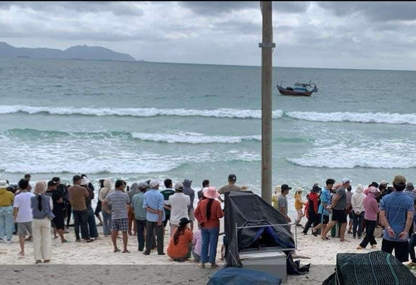 Khu vực biển Ninh Thủy nơi hai học sinh bị mất tích. Ảnh: B.K. Khu vực biển Ninh Thủy nơi hai học sinh bị mất tích. Ảnh: B.K.