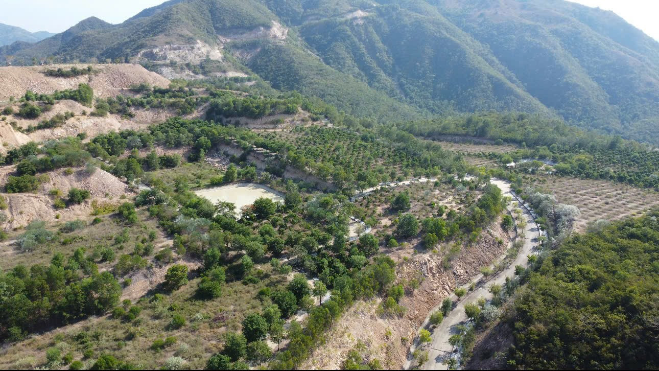 Một góc khu vực núi Chín Khúc, TP Nha Trang. Một góc khu vực núi Chín Khúc, TP Nha Trang.