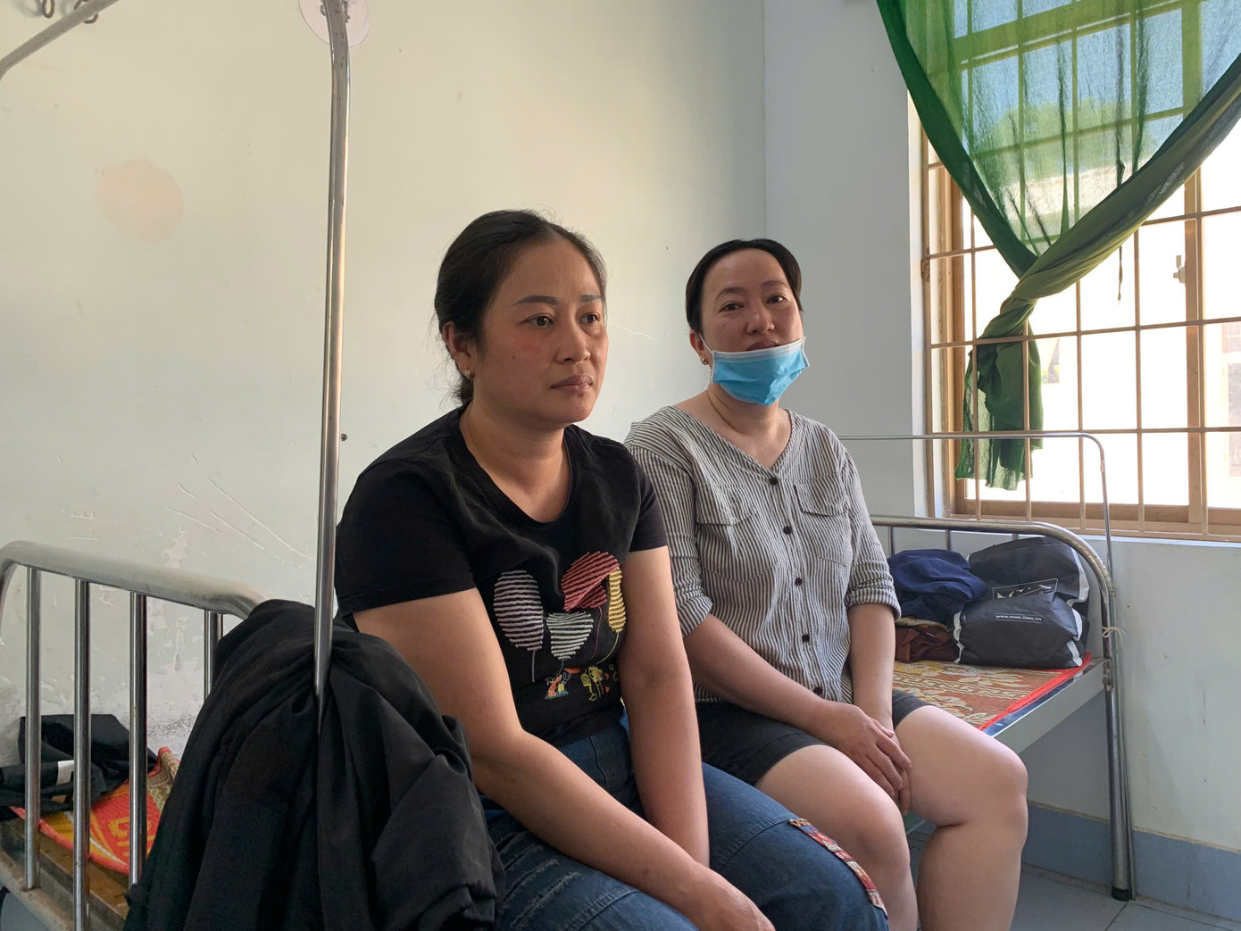 Các bệnh nhân đang được điều trị tại Trung tâm y tế. Các bệnh nhân đang được điều trị tại Trung tâm y tế.