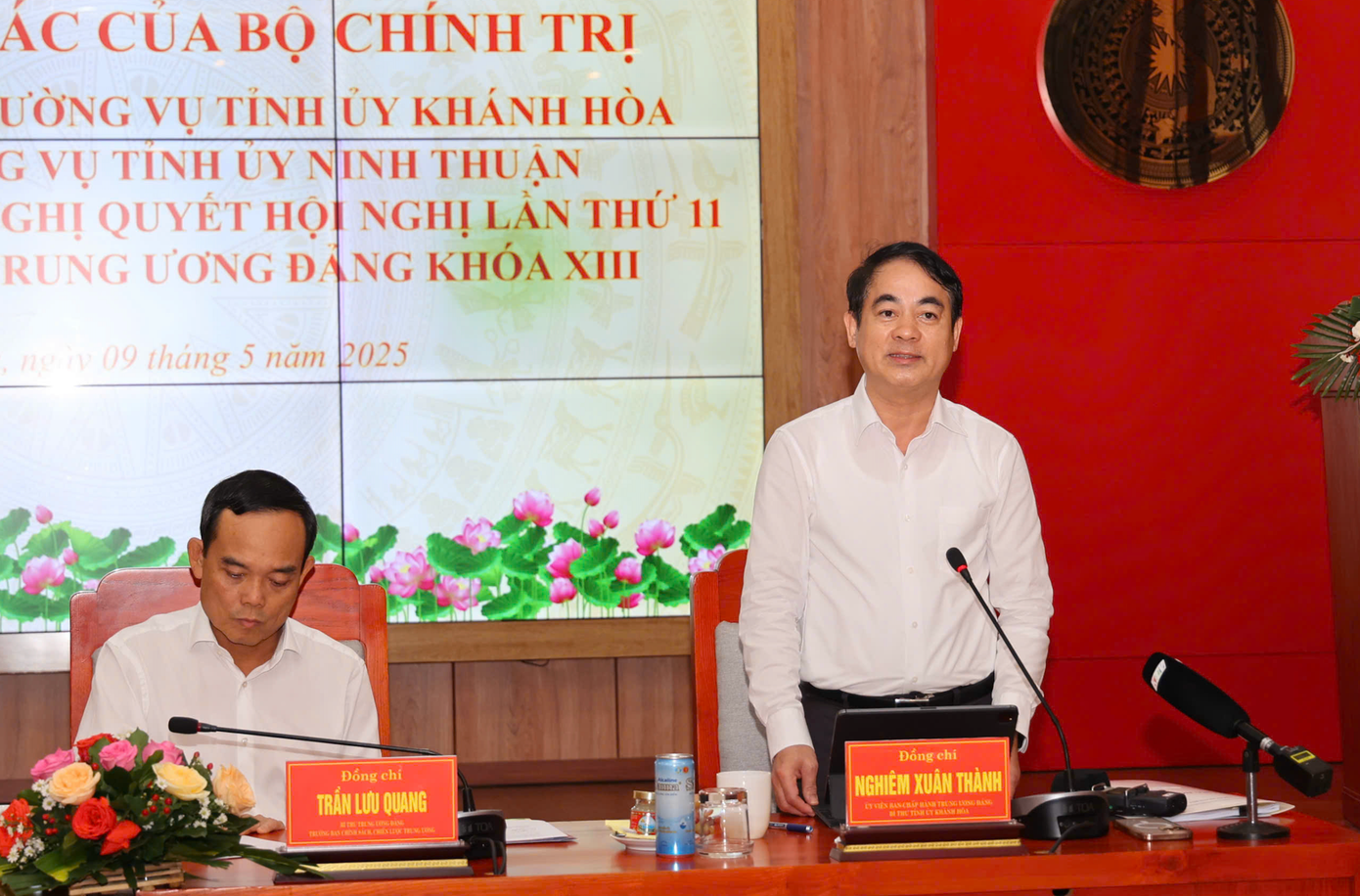 Ông Nghiêm Xuân Thành - Bí thư Tỉnh ủy Khánh Hòa, thông tin với đoàn công tác. Ông Nghiêm Xuân Thành - Bí thư Tỉnh ủy Khánh Hòa, thông tin với đoàn công tác.