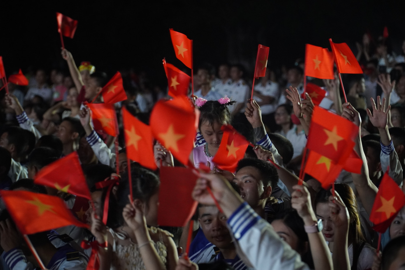 Các khán giả nhiệt tình hưởng ứng. Các khán giả nhiệt tình hưởng ứng.