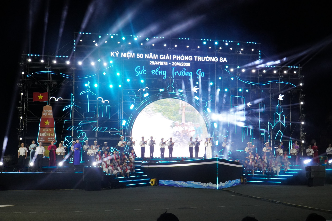 Các tiết mục văn nghệ tại chương trình. Các tiết mục văn nghệ tại chương trình.