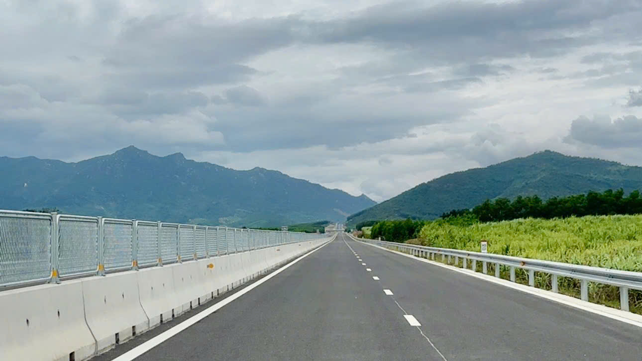 Sau khi cao tốc Vân Phong - Nha Trang được thông xe sẽ kết nối với tuyến cao tốc Nha Trang - Cam Lâm. Như vậy tuyến cao tốc qua tỉnh Khánh Hòa sẽ được thông suốt.