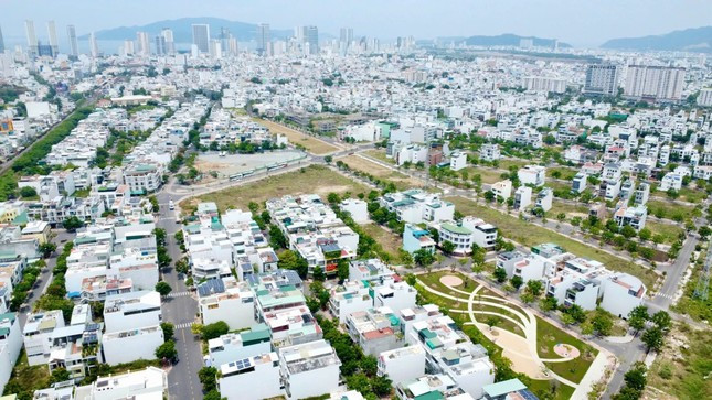 Việc đăng ký biến động đất đai tại TP. Nha Trang đang bị &quot;tắc&quot; do các văn bản mâu thuẫn.