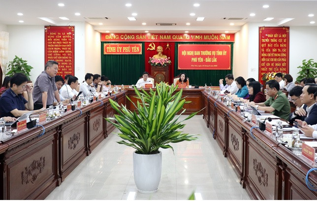 Hội nghị Ban Thường vụ Tỉnh ủy Phú Yên - Đắk Lắk. Ảnh: Mỹ Luận. Hội nghị Ban Thường vụ Tỉnh ủy Phú Yên - Đắk Lắk. Ảnh: Mỹ Luận.