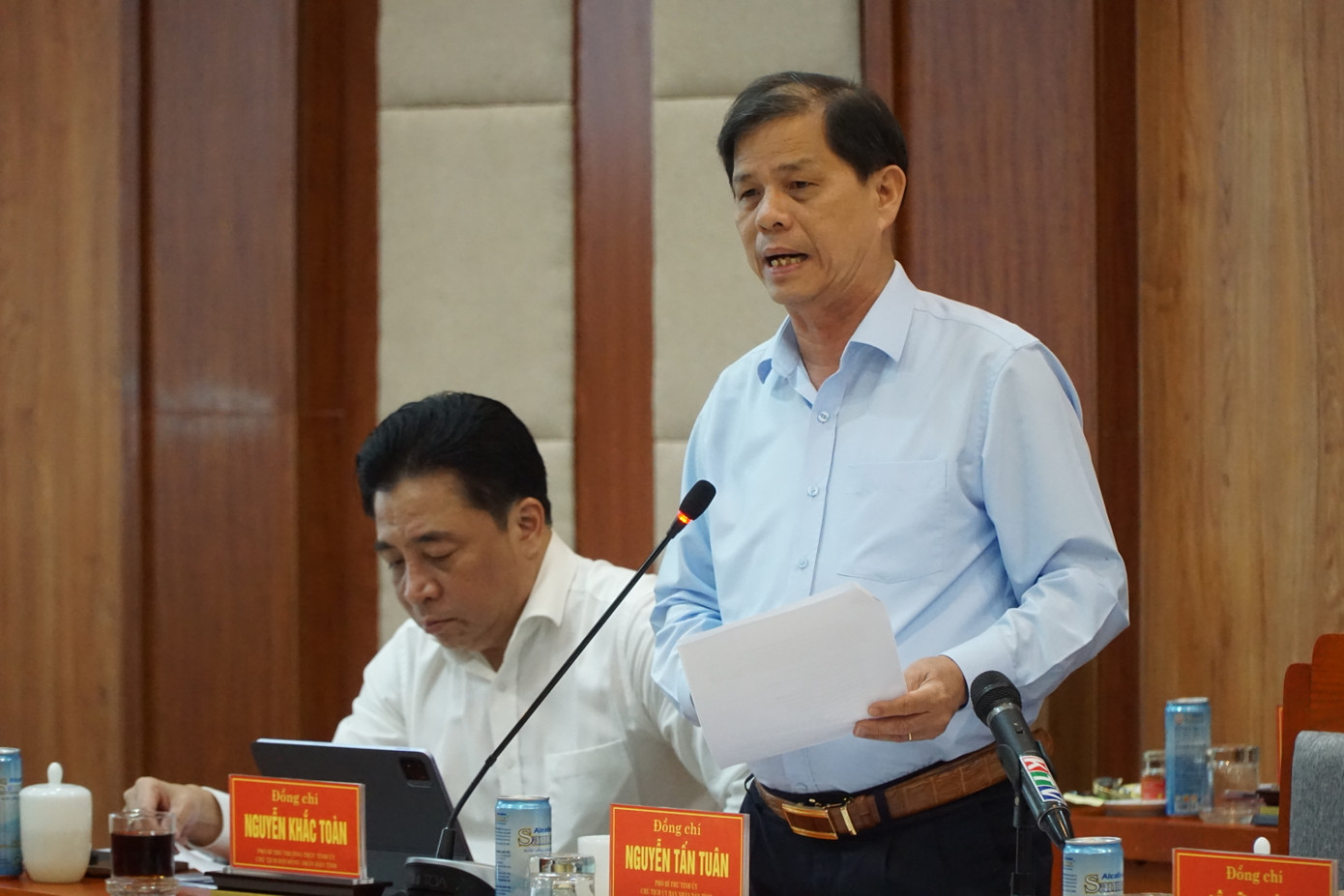 Ông Nguyễn Tấn Tuân - Chủ tịch UBND tỉnh Khánh Hòa, nêu ý kiến tại hội nghị. Ông Nguyễn Tấn Tuân - Chủ tịch UBND tỉnh Khánh Hòa, nêu ý kiến tại hội nghị.