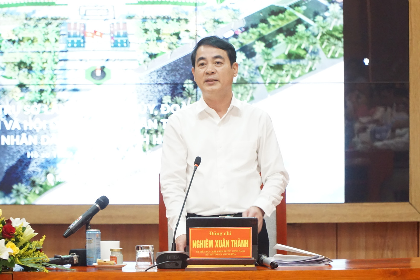 Ông Nghiêm Xuân Thành - Bí thư Tỉnh ủy Khánh Hòa, phát biểu tại hội nghị. Ông Nghiêm Xuân Thành - Bí thư Tỉnh ủy Khánh Hòa, phát biểu tại hội nghị.