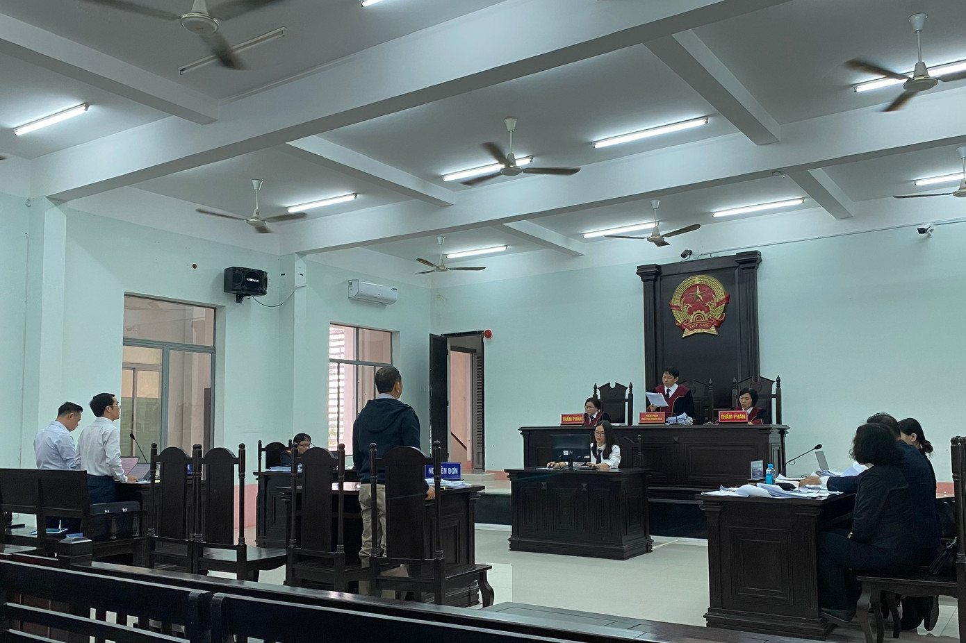 Quang cảnh phiên tòa phúc thẩm. Quang cảnh phiên tòa phúc thẩm.