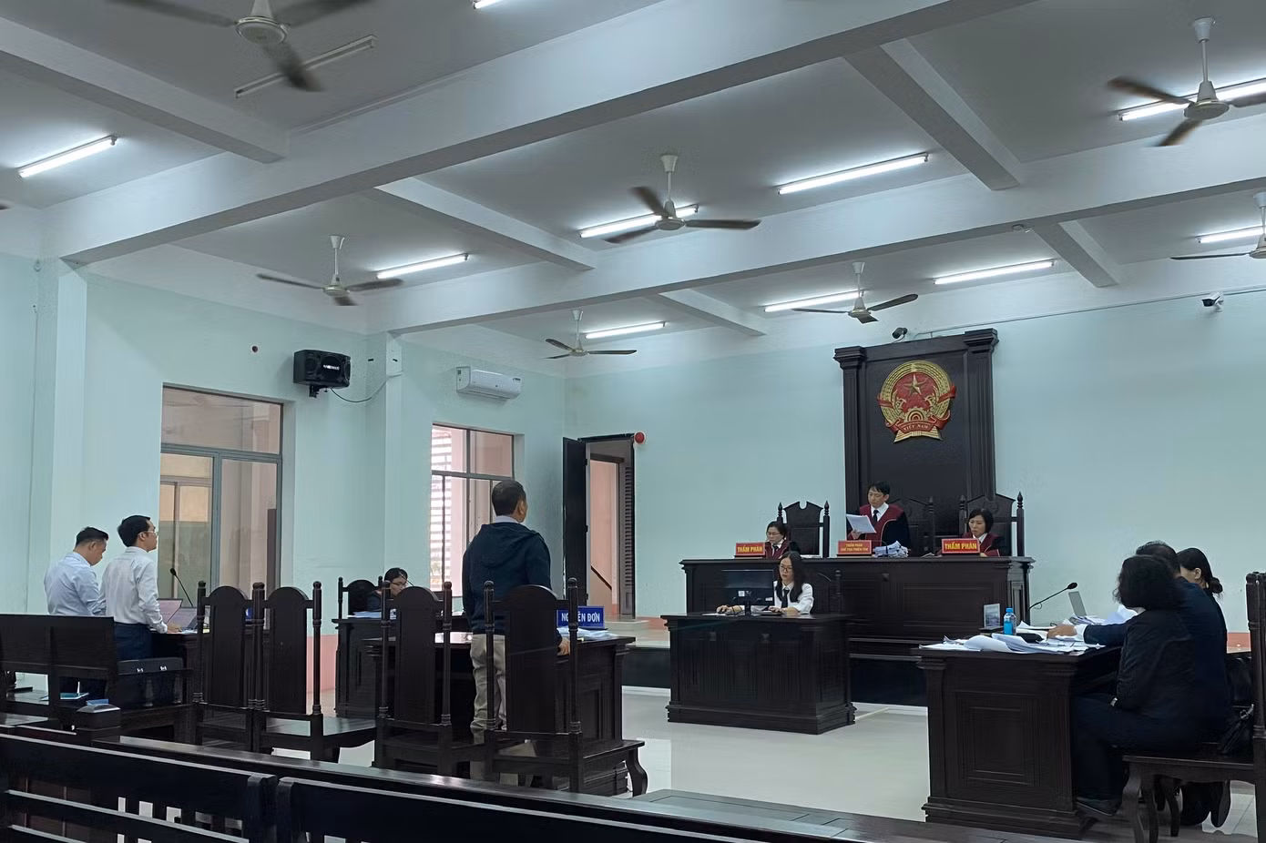 Quang cảnh phiên tòa phúc thẩm.