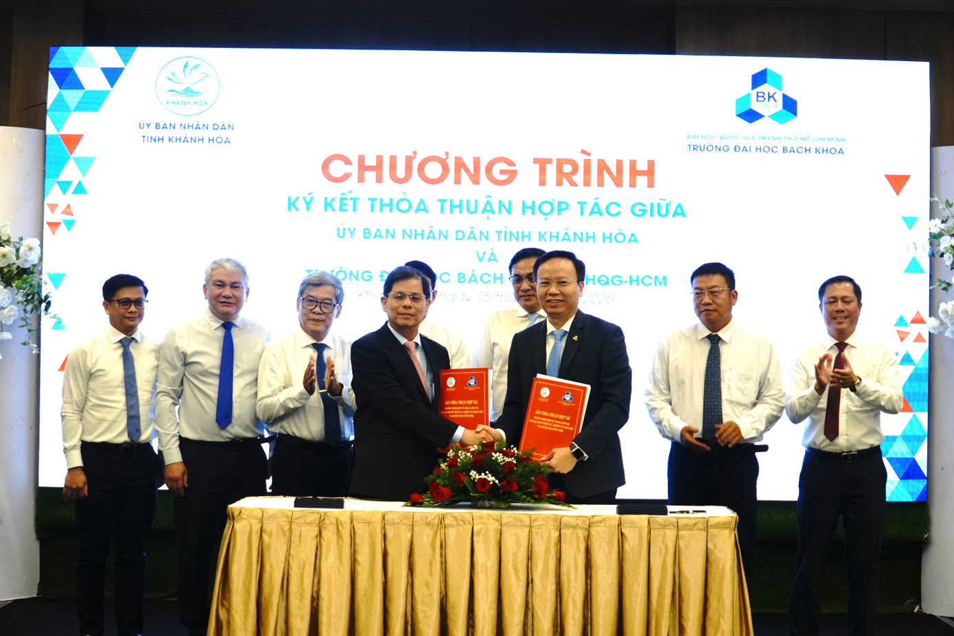 Ký kết thỏa thuận hợp tác giữa UBND tỉnh Khánh Hòa và Trường Đại học Bách khoa TPHCM. Ký kết thỏa thuận hợp tác giữa UBND tỉnh Khánh Hòa và Trường Đại học Bách khoa TPHCM.