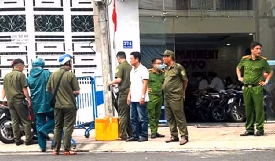 Lực lượng chức năng tại hiện trường vụ việc. Lực lượng chức năng tại hiện trường vụ việc.