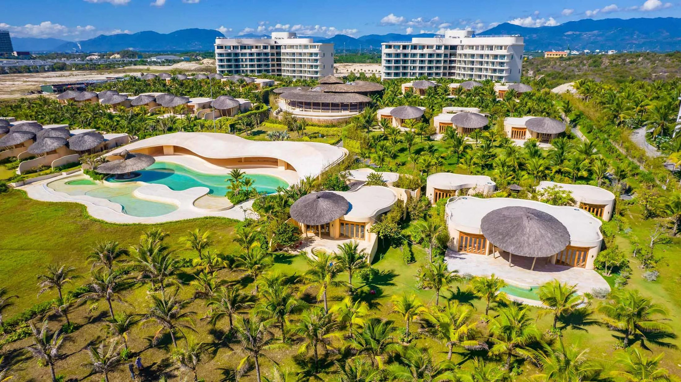 Ngoài ra, UBND tỉnh Khánh Hòa rà soát việc xác định giá đất đối với các dự án phù hợp với quy định nói trên thì tính và thu nộp đầy đủ vào ngân sách Nhà nước các khoản nghĩa vụ tài chính của dự án. Trong ảnh là dự án Evason Ana Mandara Cam Ranh & Spa.