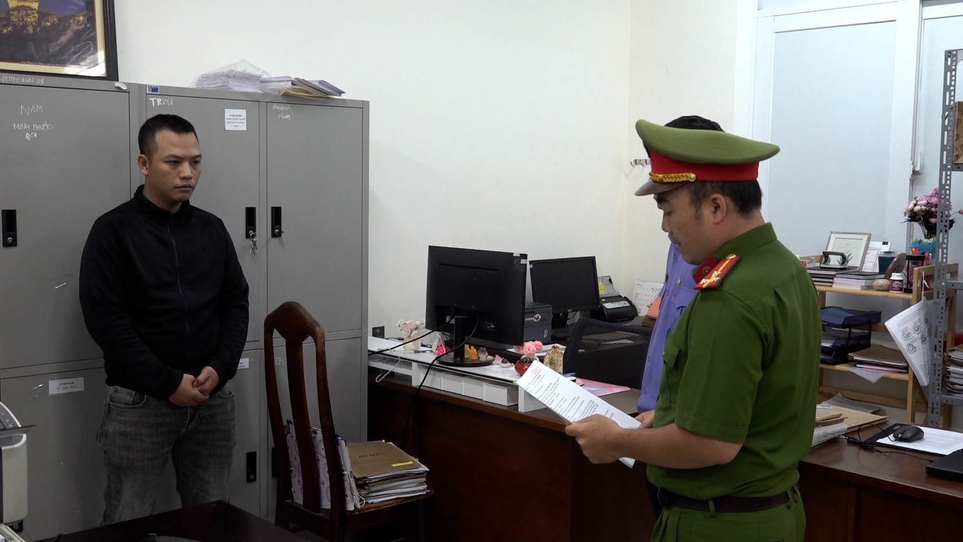 Lâm Đặng Thanh Quân tại cơ quan công an.