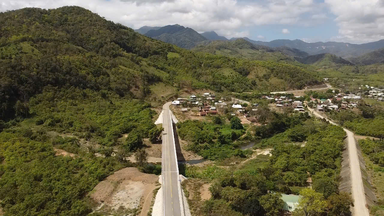 Đây là công trình đường cấp III miền núi thuộc dự án nhóm B. Bề rộng nền đường 9m (mặt đường rộng 8m kể cả gia cố lề), kết cấu mặt đường bê tông nhựa trên cấp phối đá dăm.