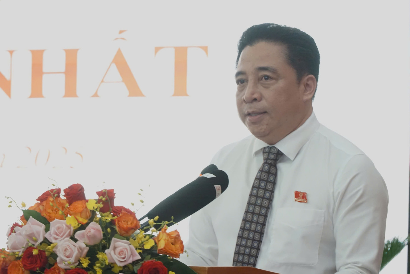 Ông Nguyễn Khắc Toàn - Phó Bí thư Thường trực, Chủ tịch HĐND tỉnh Khánh Hòa, phát biểu khai mạc kỳ họp. Ông Nguyễn Khắc Toàn - Phó Bí thư Thường trực, Chủ tịch HĐND tỉnh Khánh Hòa, phát biểu khai mạc kỳ họp.