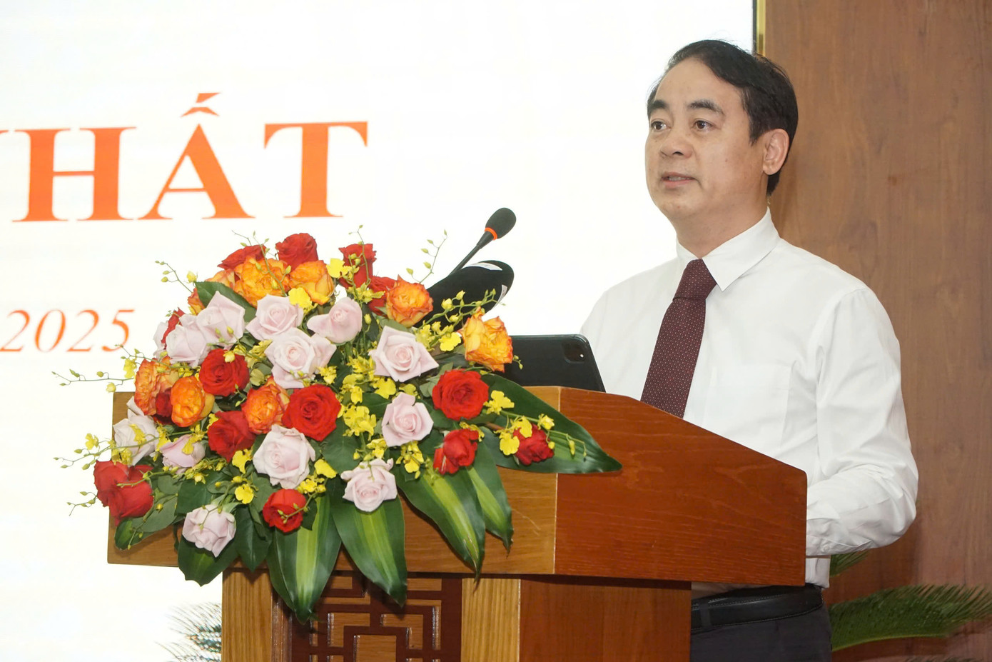 Bí thư Tỉnh ủy Khánh Hòa phát biểu tại kỳ họp. Bí thư Tỉnh ủy Khánh Hòa phát biểu tại kỳ họp.