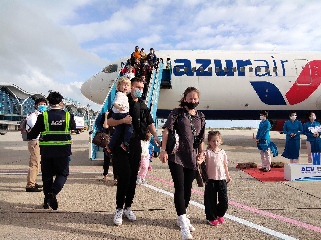 Du khách Nga đến sân bay quốc tế Cam Ranh thời gian trước đây. Ảnh: H.L. Du khách Nga đến sân bay quốc tế Cam Ranh thời gian trước đây. Ảnh: H.L.