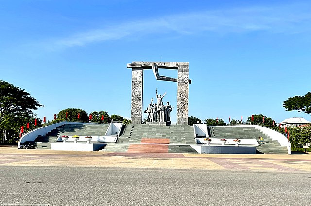 Tượng đài Chiến thắng 16/4 TP Phan Rang - Tháp Chàm được xây dựng năm 2011.