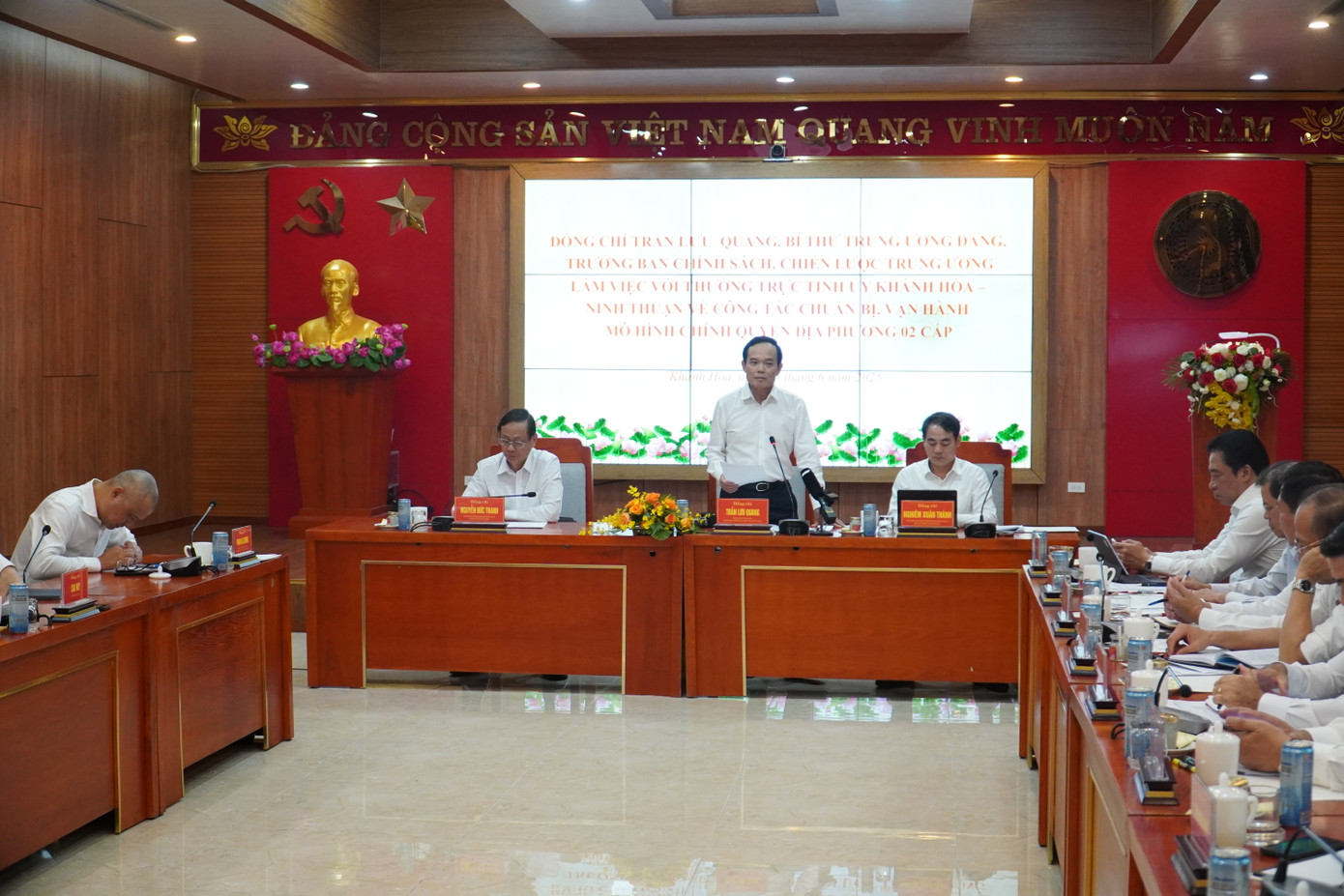 Toàn cảnh buổi làm việc. Toàn cảnh buổi làm việc.