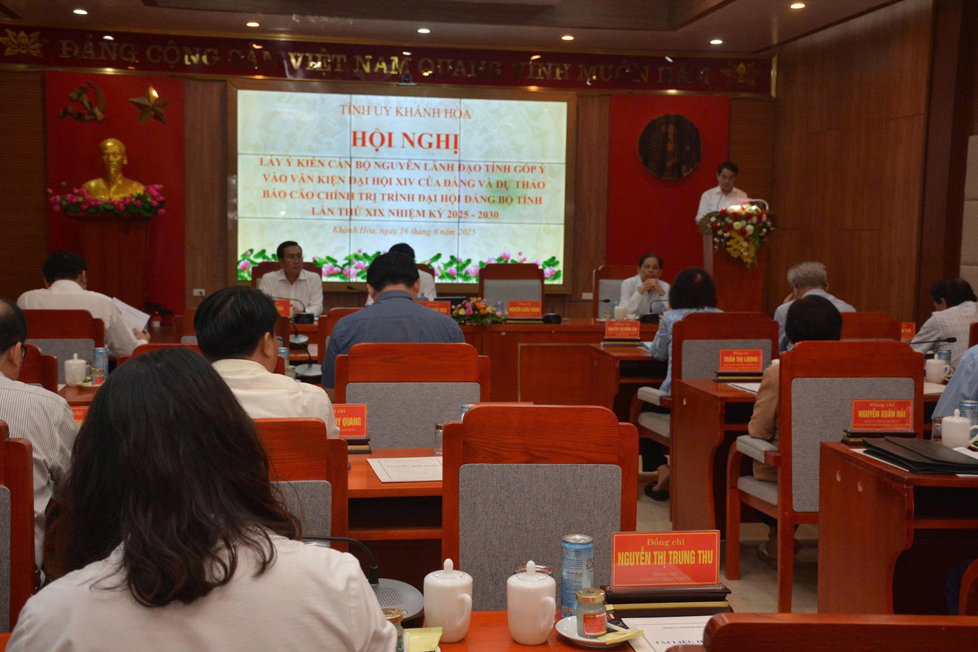 Toàn cảnh hội nghị.