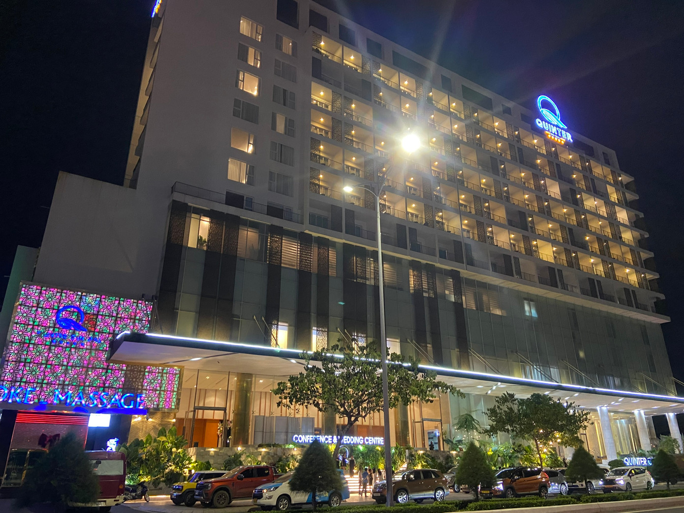 Khách sạn Quinter Central Nha Trang.