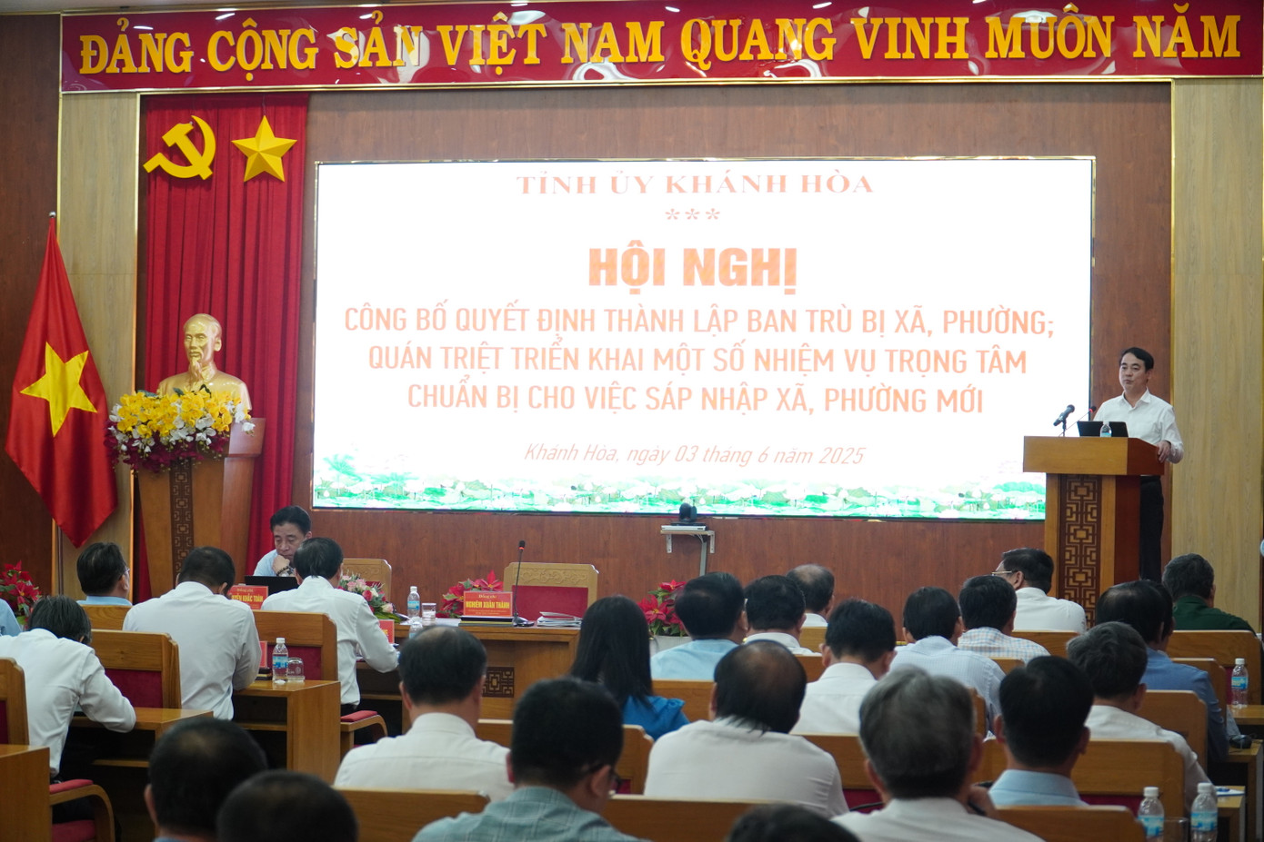 Toàn cảnh hội nghị.