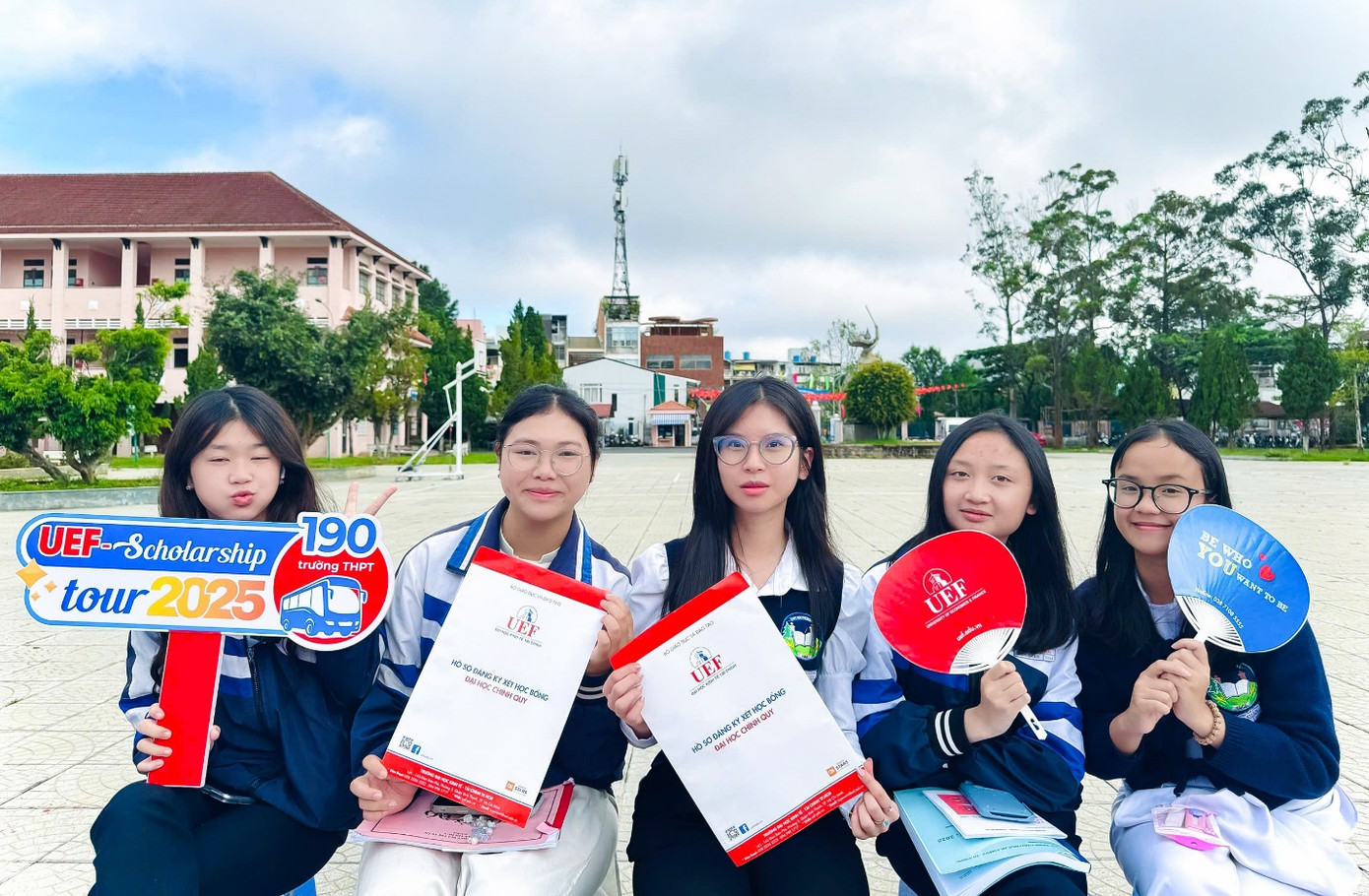 Học sinh các trường còn được hướng nghiệp chọn ngành chọn nghề Học sinh các trường còn được hướng nghiệp chọn ngành chọn nghề