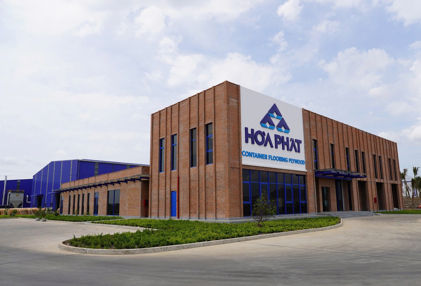 Nhà máy sản xuất ván sàn Hòa Phát