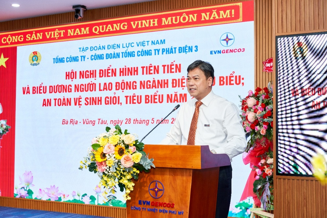 Đồng chí Đinh Quốc Lâm - Bí thư Đảng ủy, Chủ tịch HĐQT phát biểu tại Hội nghị