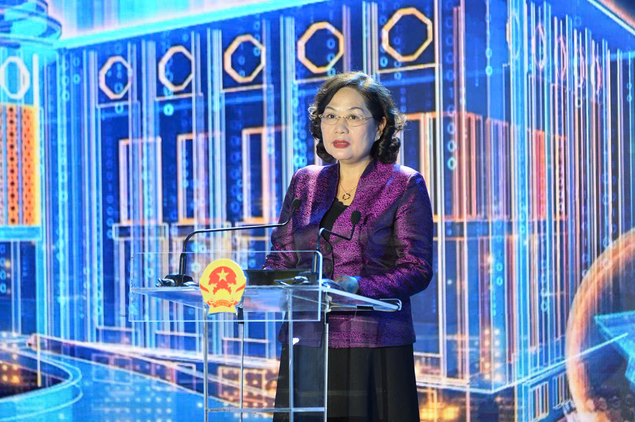 Thống đốc Nguyễn Thị Hồng - Ủy viên Ban Chấp hành Trung ương Đảng, Trưởng Ban Chỉ đạo chuyển đổi số ngành Ngân hàng phát biểu tại Hội nghị Thống đốc Nguyễn Thị Hồng - Ủy viên Ban Chấp hành Trung ương Đảng, Trưởng Ban Chỉ đạo chuyển đổi số ngành Ngân hàng phát biểu tại Hội nghị