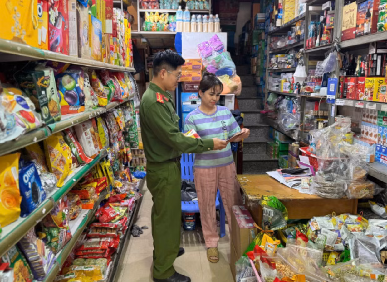 Cảnh sát PCCC&amp;CNCH hướng dẫn người dân đảm bảo an toàn PCCC