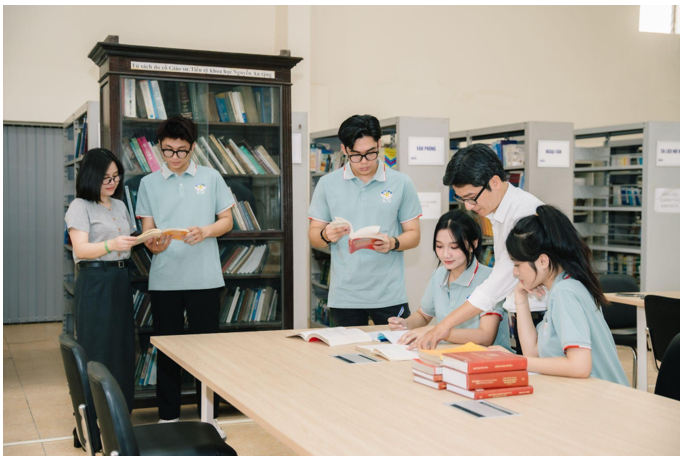 Trường tiếp tục chú trọng đến xây dựng môi trường làm việc chuyên nghiệp, nhân văn, đề cao sáng tạo và hợp tác - Ảnh : ĐH PHƯƠNG ĐÔNG