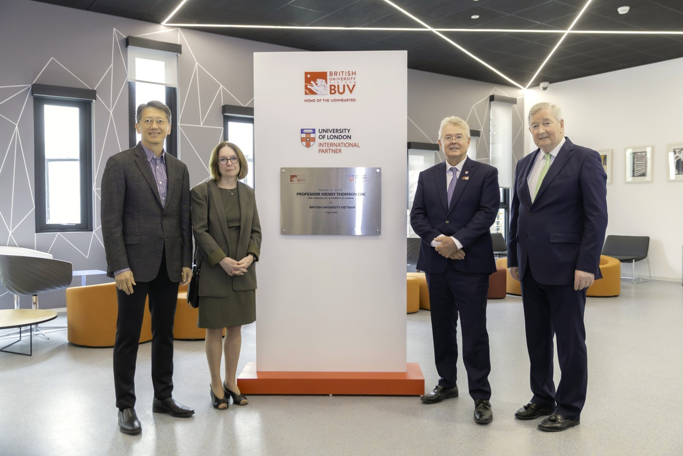 Gần đây, Đại học London trao danh hiệu ”Đối tác Quốc tế” cho Trường Đại học Anh Quốc Việt Nam (BUV).