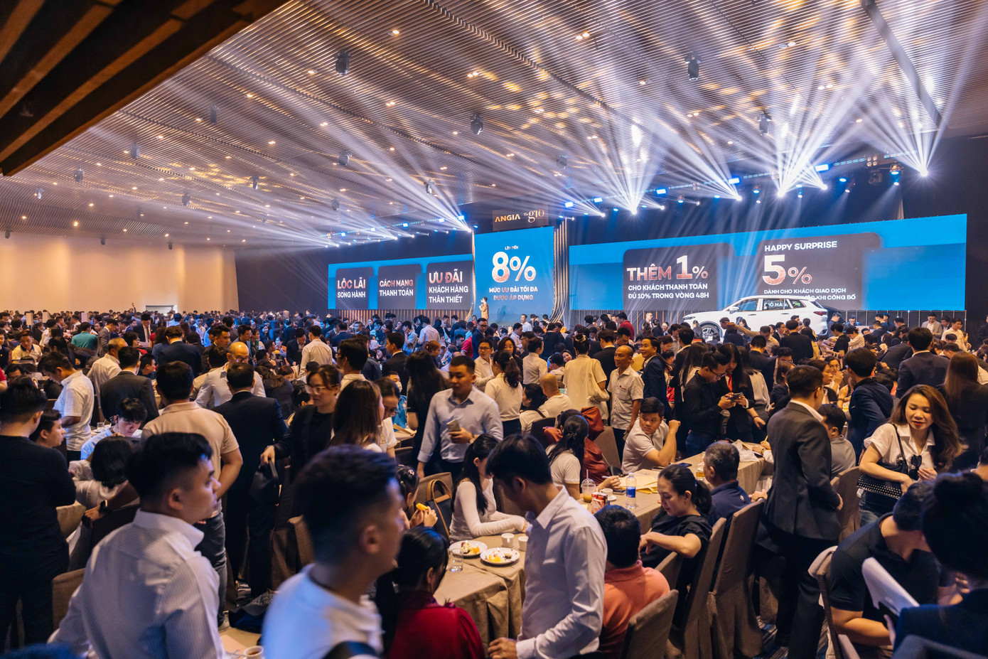 Hơn 2.500 khách hàng tham dự lễ ra mắt tháp Gió Nam Hơn 2.500 khách hàng tham dự lễ ra mắt tháp Gió Nam