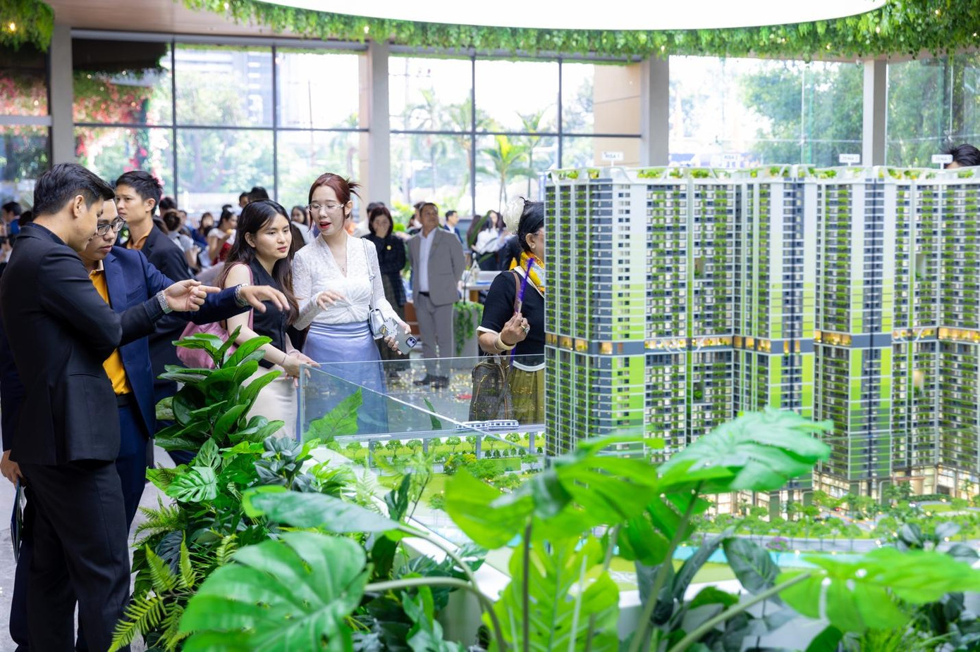 Trung bình Sales Gallery dự án La Pura đón 100-150 lượt khách mỗi ngày và 250 – 300 lượt khách dịp cuối tuần tham quan và trải nghiệm căn hộ mẫu