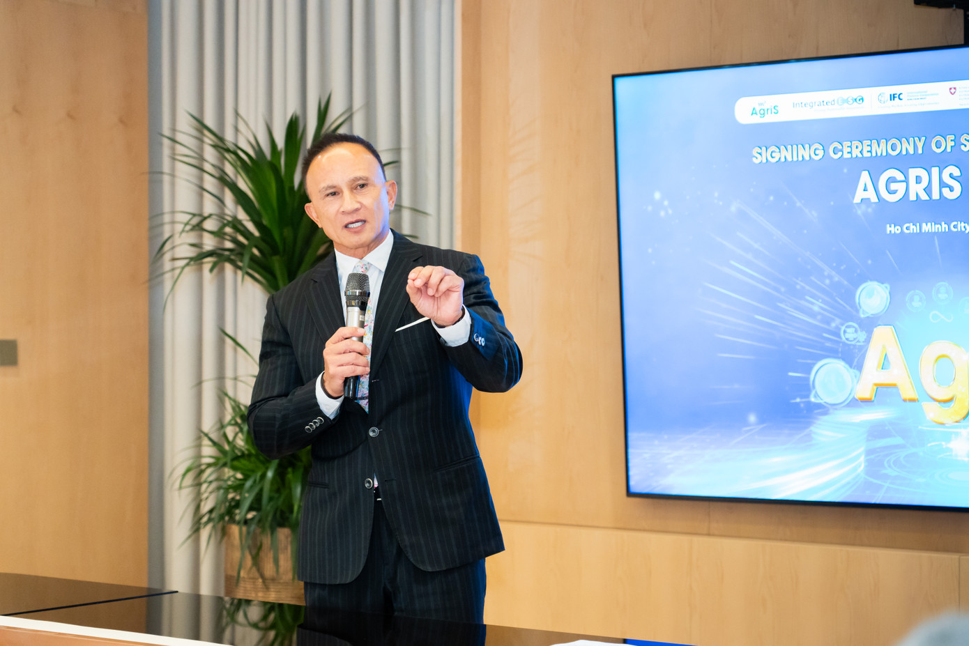 Ông Darryl Dong nhấn mạnh tầm quan trọng của tăng cường quản trị ESG trong doanh nghiệp để định hình chuẩn mới cho nền nông nghiệp Việt Nam Ông Darryl Dong nhấn mạnh tầm quan trọng của tăng cường quản trị ESG trong doanh nghiệp để định hình chuẩn mới cho nền nông nghiệp Việt Nam