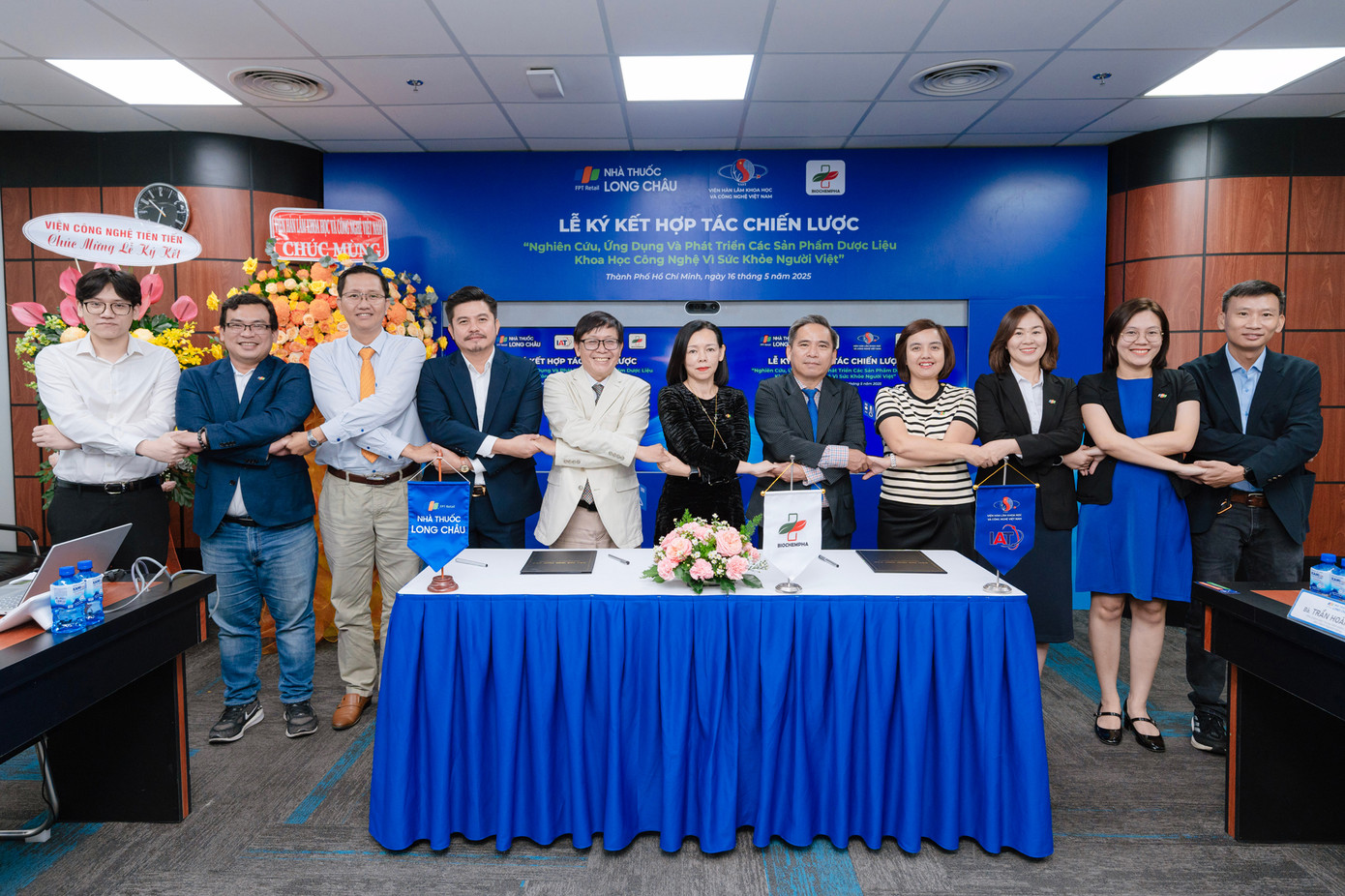 Mối quan hệ hợp tác chiến lược giữa ba đơn vị hứa hẹn mang đến những giải pháp đột phá trong lĩnh vực chăm sóc sức khỏe tại Việt Nam.