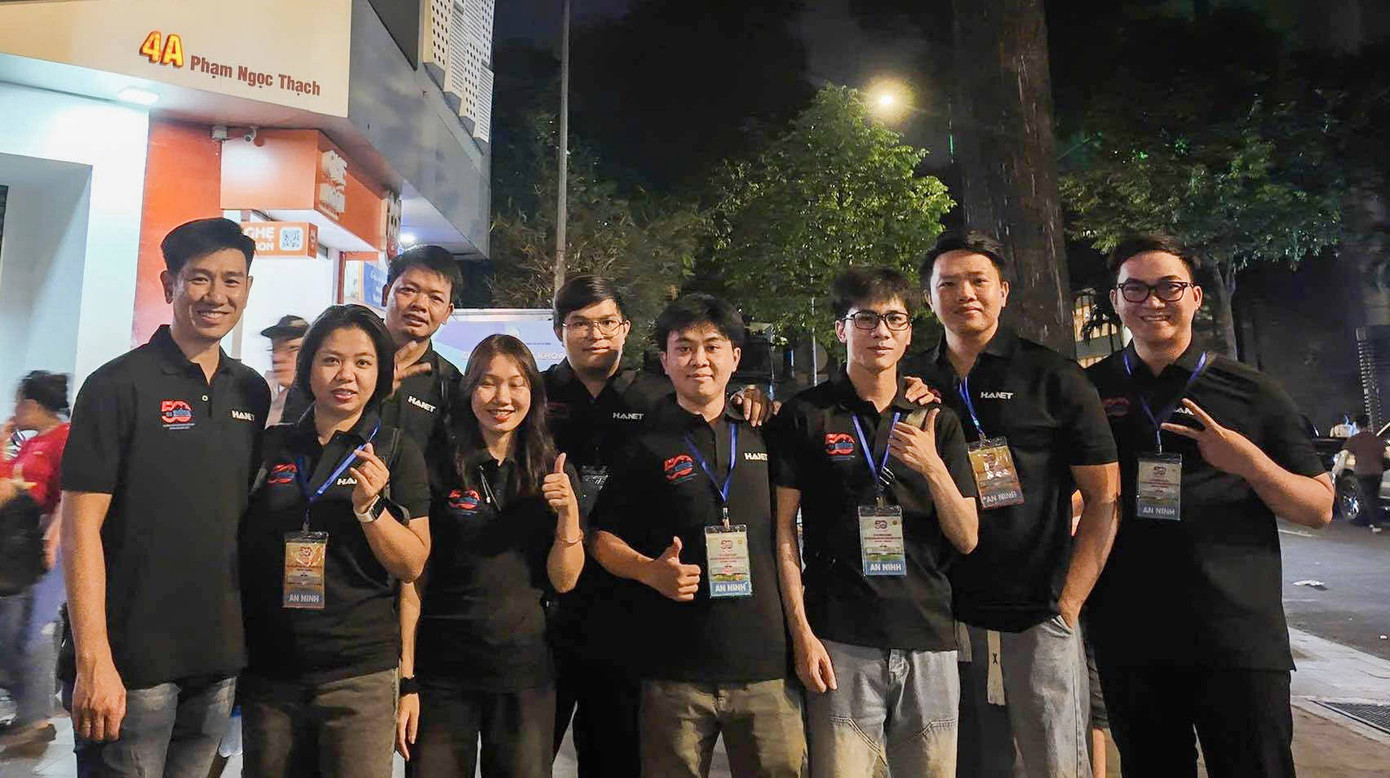 Đội ngũ HANET phối hợp cùng lực lượng an ninh, hỗ trợ vận hành hệ thống công nghệ giám sát. Đội ngũ HANET phối hợp cùng lực lượng an ninh, hỗ trợ vận hành hệ thống công nghệ giám sát.