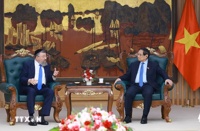 Thủ tướng Phạm Minh Chính tiếp Bộ trưởng Bộ Lao động Nhà nước Israel Yoav Ben Tzur trưa ngày 21/5. Nguồn: TTXVN