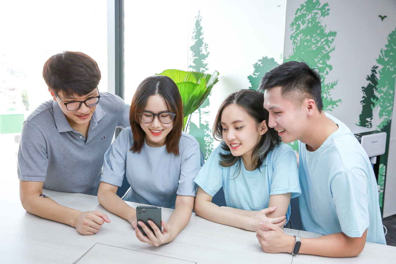 Dân văn phòng lựa chọn đặt xe trên các app ngân hàng quen thuộc