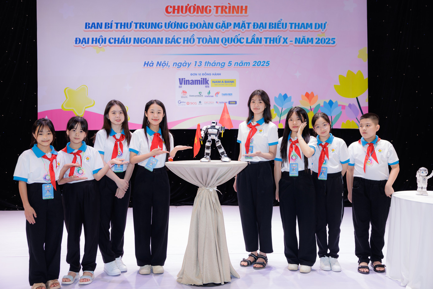 Với chủ đề “Thiếu nhi Việt Nam vững bước tiến vào kỷ nguyên mới”, đại hội năm nay có sự tham dự của nhiều đại biểu là các em học sinh từng tham gia và đạt giải cao tại các cuộc thi nghiên cứu khoa học, sáng tạo trẻ. Đây cũng là kỳ đại hội có tỷ lệ đại biểu đạt thành tích cao nhất từ trước đến nay, nổi bật là 47 em đạt giải thưởng quốc tế, 95 em đạt giải cấp quốc gia.