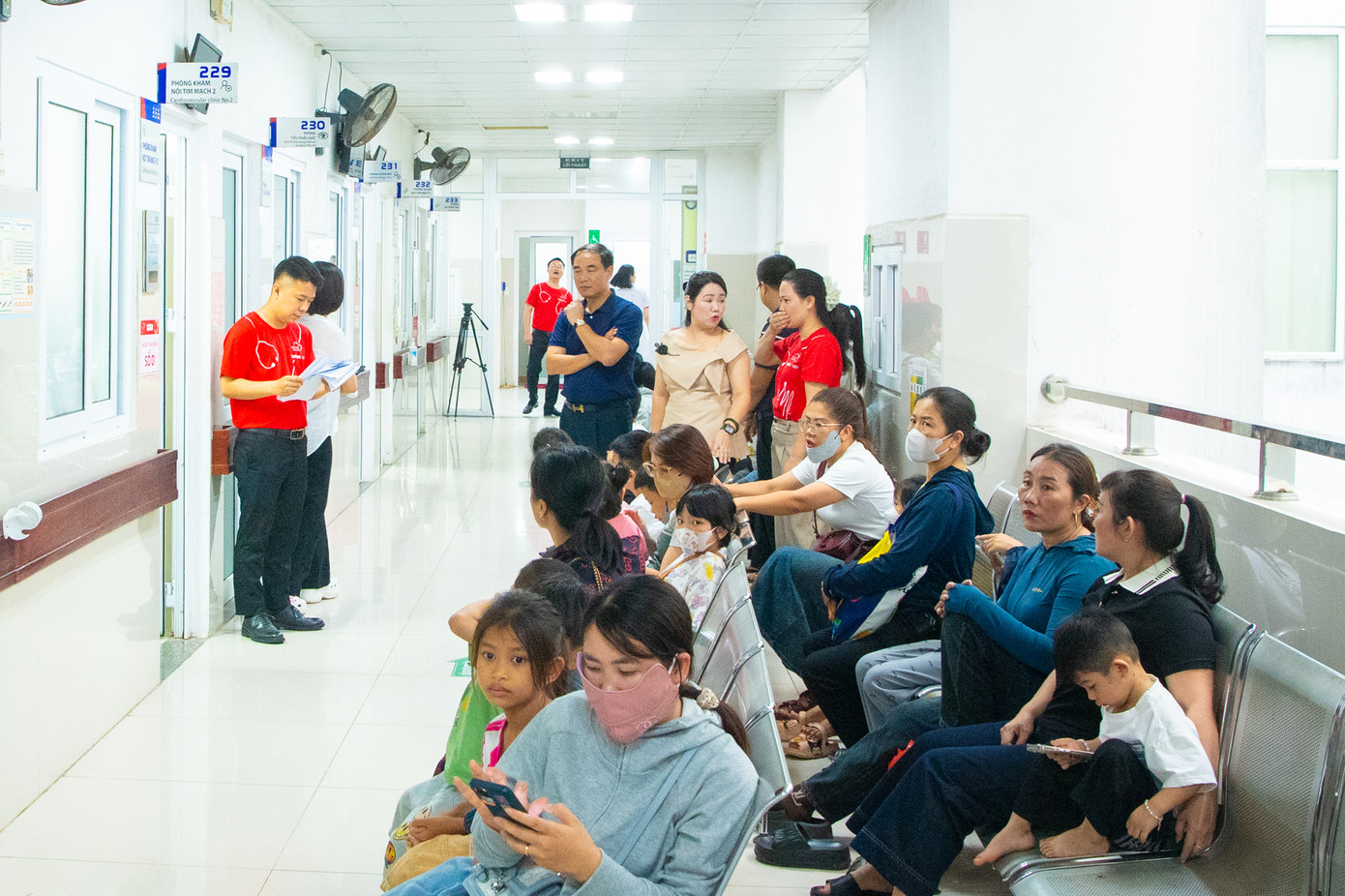 Hoạt động thăm khám cho trẻ em nhỏ Quảng Bình trong khuôn khổ “Trái tim cho em”