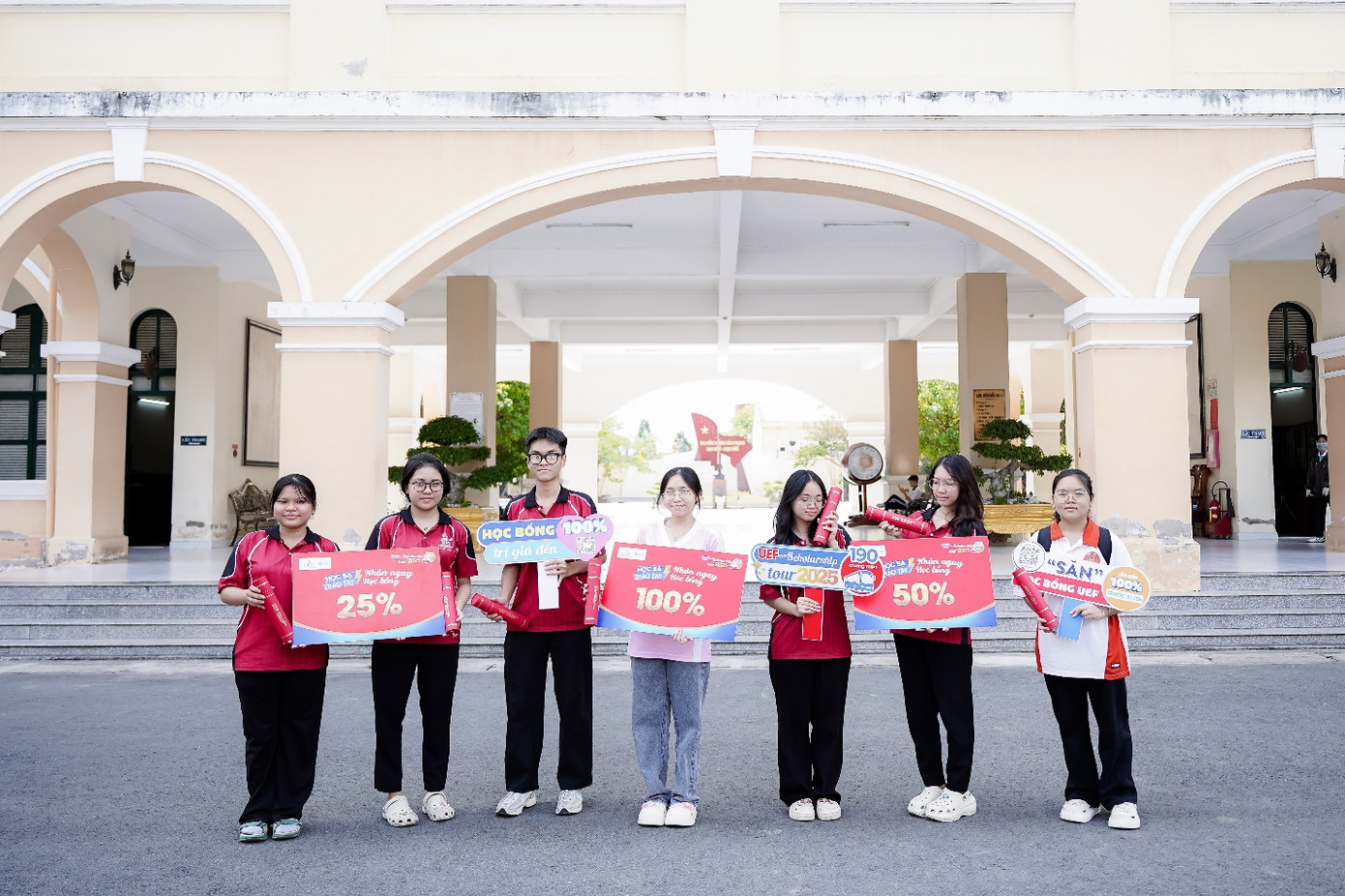 Chương trình trao học bổng này sẽ được triển khai tại gần 200 trường THPT Chương trình trao học bổng này sẽ được triển khai tại gần 200 trường THPT