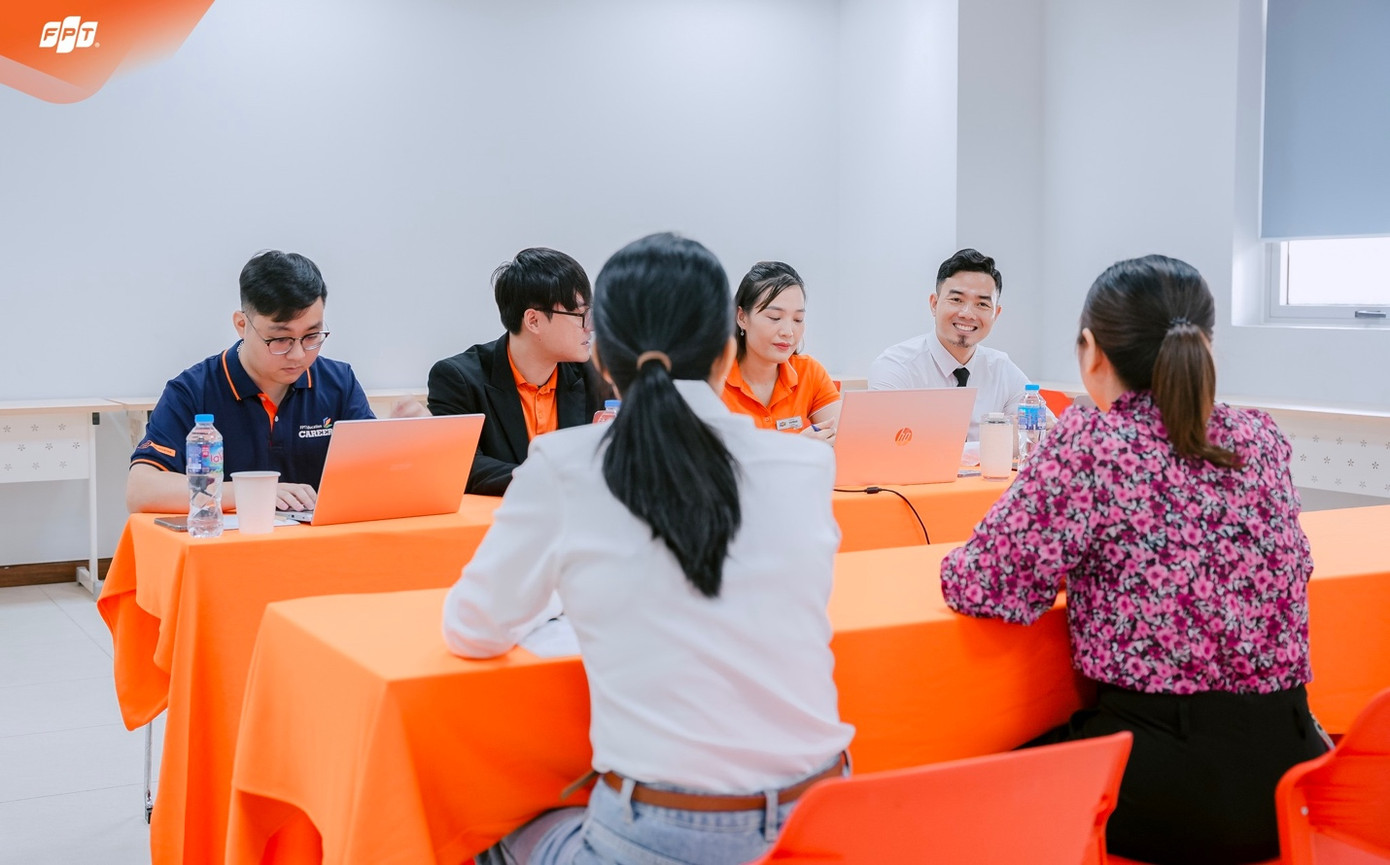 Buổi phỏng vấn được diễn ra trong không khí cởi mở, thân thiện