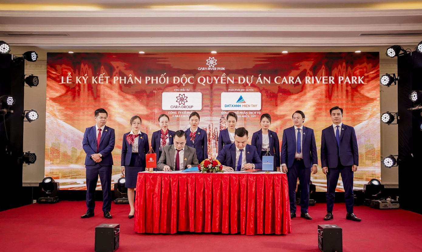 Đại diện Chủ đầu tư Cara Group và Đơn vị Phân phối độc quyền Đất Xanh Miền Tây thực hiện nghi thức ký kết hợp tác dự án Cara River Park - Cần Thơ
