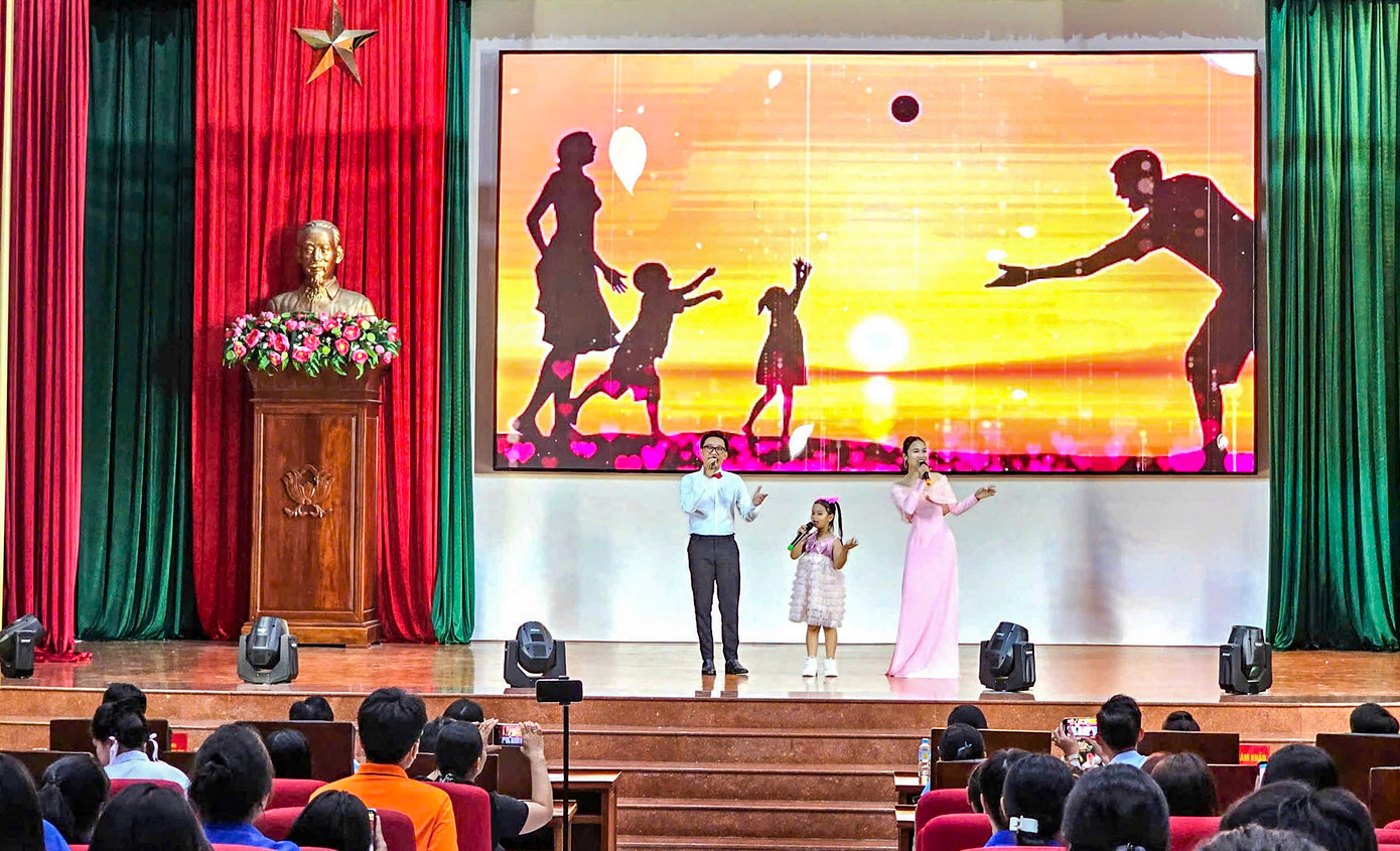 Hội thị nhằm tăng cường công tác tuyên truyền giáo dục cho ĐVTN về các chính sách. Pháp luật về gia đình, phòng, chống bạo lực gia đình