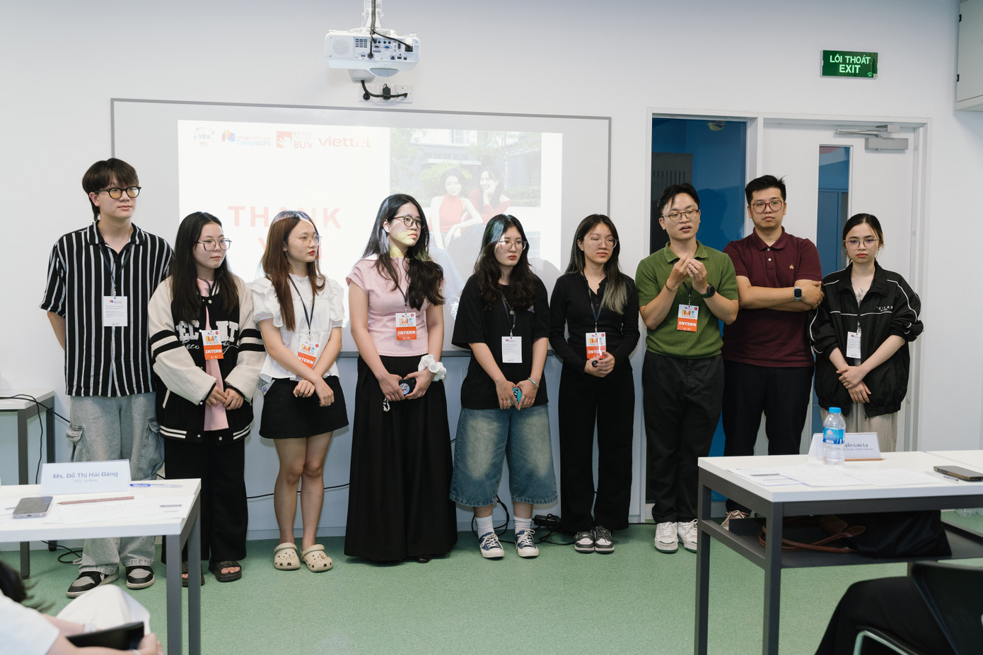 Nhóm Cận Bros và phần trả lời câu hỏi ăn điểm Nhóm Cận Bros và phần trả lời câu hỏi ăn điểm